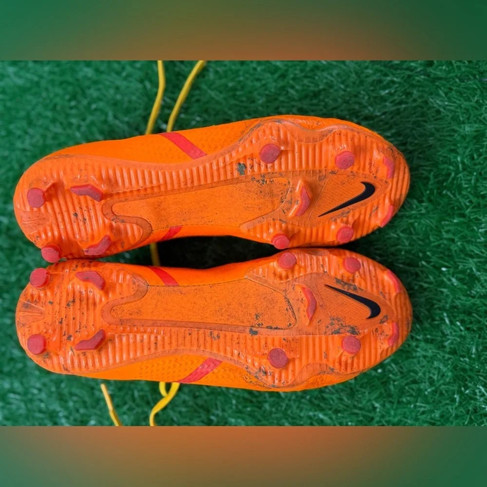 Nike Kids‎ Yellow Soccer Shoes Size 5Y